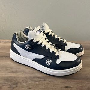 Reebok, Daddy Yankee, men’s size 9 New York Yankees edition
